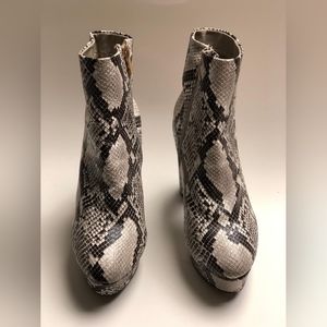 Women's BAMBOO Faux Snakeskin Mid-Calf Boots w/ heels & pointy toes Sz 7.5 US